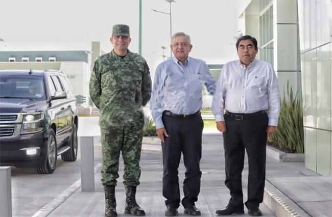 AMLO supervisa obras de la industria militar en La Célula