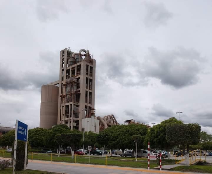 Por adeudos clausuran la planta cementera CEMEX en Cuautinchán