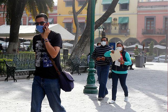 Se acaban cubrebocas en Puebla, comienzan compras de pánico