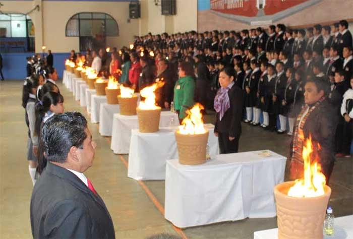 Incineran banderas de 15 instituciones en Zacapoaxtla