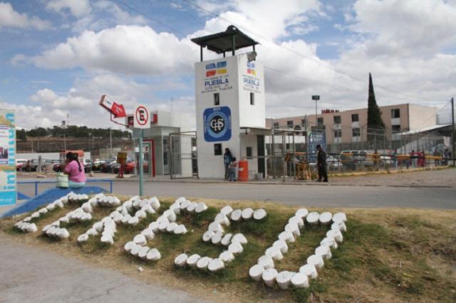 A falta de alcohol reclusos se toman el gel antibacterial y mueren 3 en Puebla