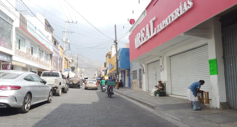 Comercios empiezan a cerrar en Tecamachalco por contingencia
