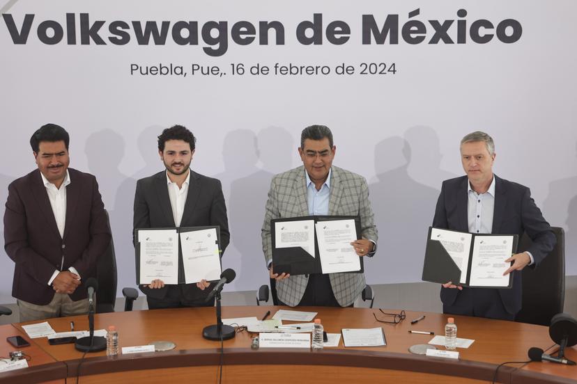 Céspedes y VW anuncian inversión de 942 mdd para Hub de Electromovilidad