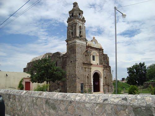 Reconstruyen iglesia de San Luis Chalma tras sismo en Tlapanalá