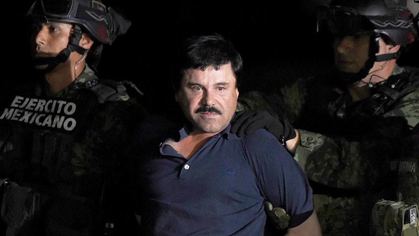 Playera de El Chapo es enmarcada como trofeo por la DEA