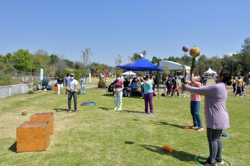 Poblanos disfrutan del festival de la Familia en Laguna de Chapulco