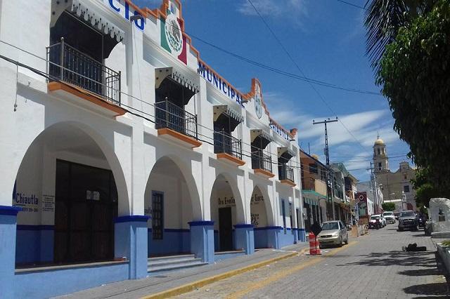 Habitantes y transportistas toman alcaldía de Chiautla de Tapia