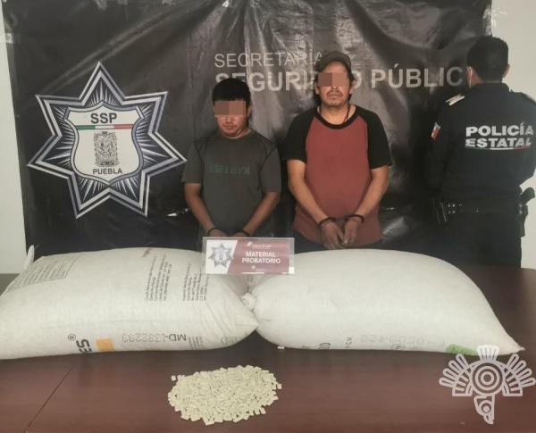 Los atrapan en Acajete cuando vaciaban camión robado con goma de mascar