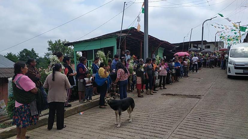 Se infarta familiar de víctimas de alcohol adulterado en Chiconcuautla