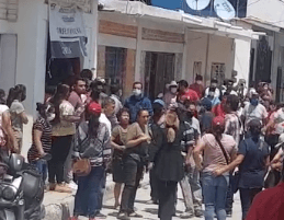 VIDEO Roban urnas y agreden a funcionarios del IEE en Chietla