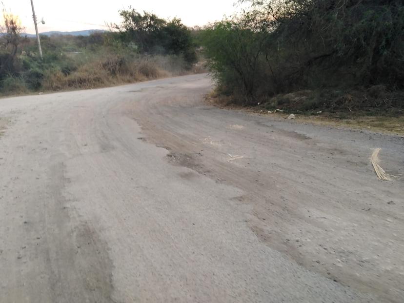 En Chietla vecinos piden reparación de carretera