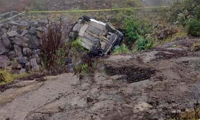 Por niebla y asfalto mojado muere masculino tras accidente en Chignautla