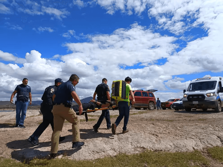 VIDEO Cae helicóptero en presa de Chihuahua