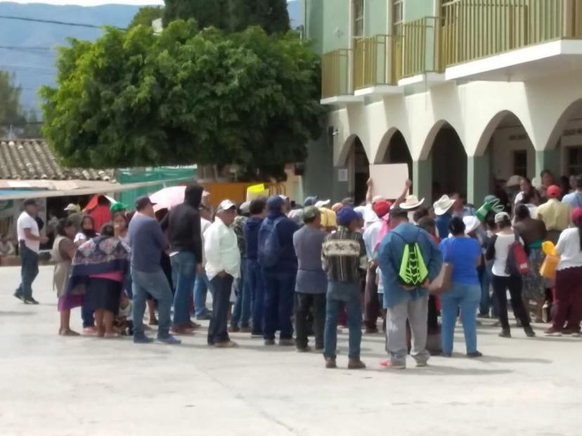 Se manifiestan habitantes de Chilac por invasión de tierras