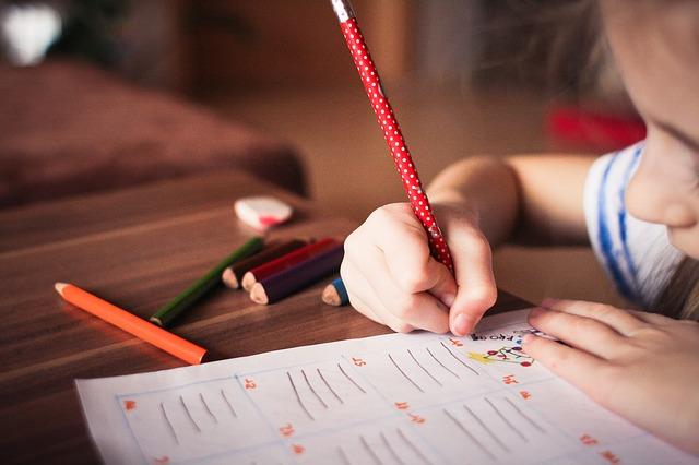 En escuela primaria, niña de nueve años desaparece