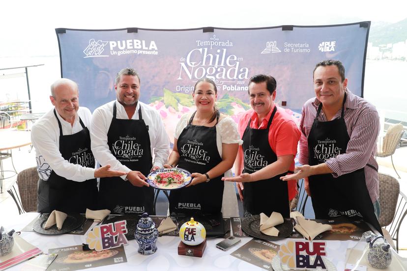 En Acapulco, Puebla promociona temporada del Chile en Nogada