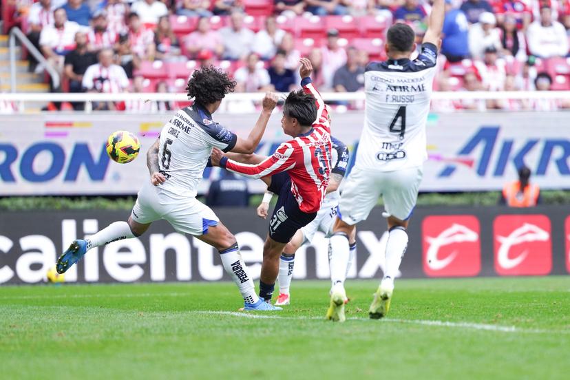 VIDEO Chivas y Gallos Blancos reparten puntos