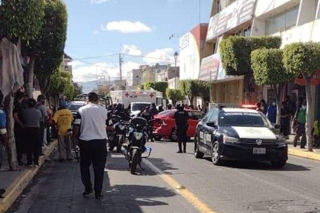 Choca patrulla con automóvil particular en el centro de Tehuacán 