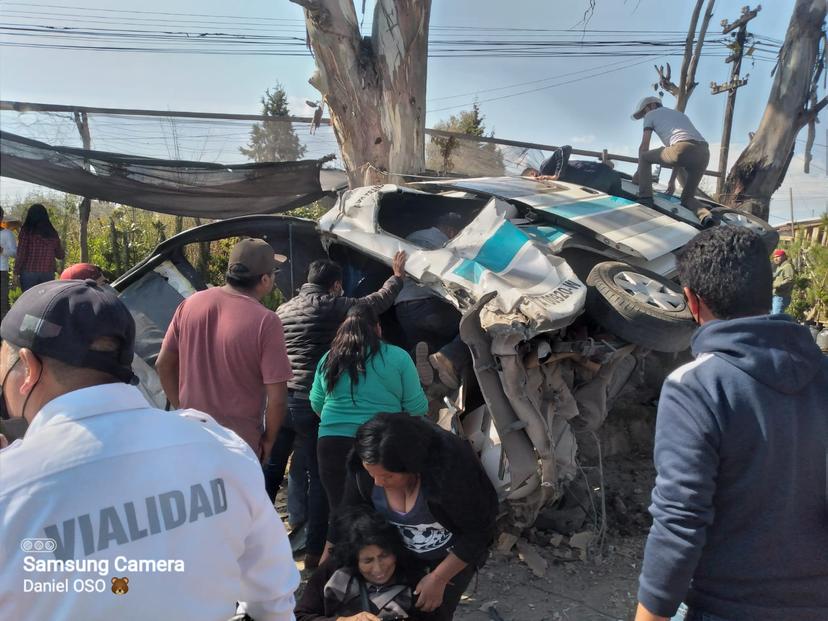 Choque de tráiler y combi deja al menos 10 heridos en la Apizaco-Tlaxco