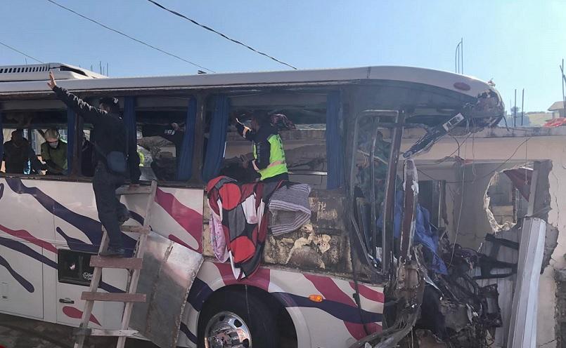 Choque deja a 19 peregrinos muertos en el Estado de México