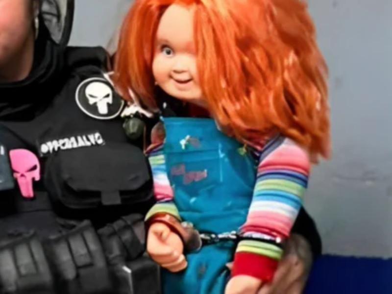 Detienen a Chucky el muñeco diabólico y a su dueño