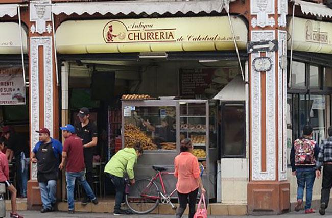 Hampones disparan en asalto a Antigua Churrería en Puebla capital