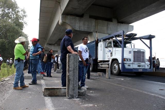 Ejidatarios protestan contra VW; firma dice que le pidieron 70 mdp