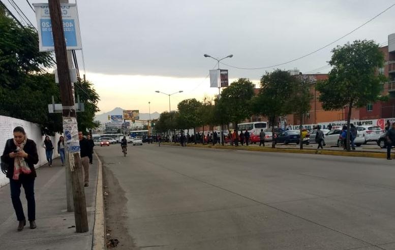 VIDEO Protesta de Cendi desvía RUTA y genera trifulca con taxista