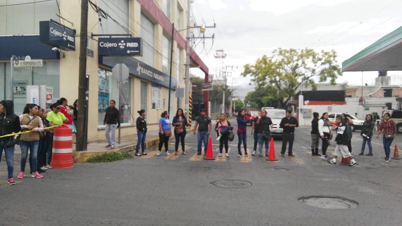 VIDEO Se manifiestan padres de familia por inseguridad en Tehuacán