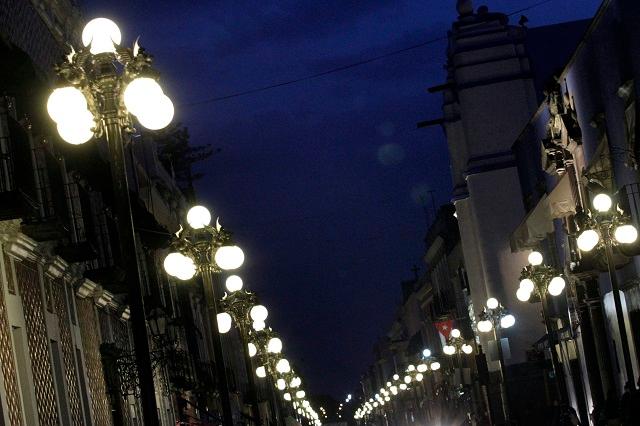 Cobro del alumbrado público en Puebla capital divide a diputados locales