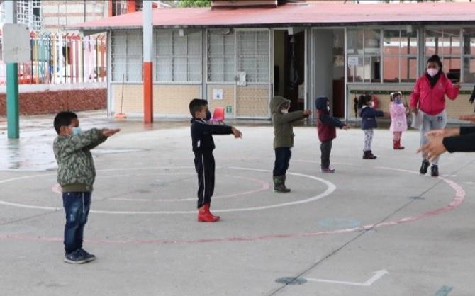 Asisten a clases presenciales 2 de cada 3 estudiantes en Puebla