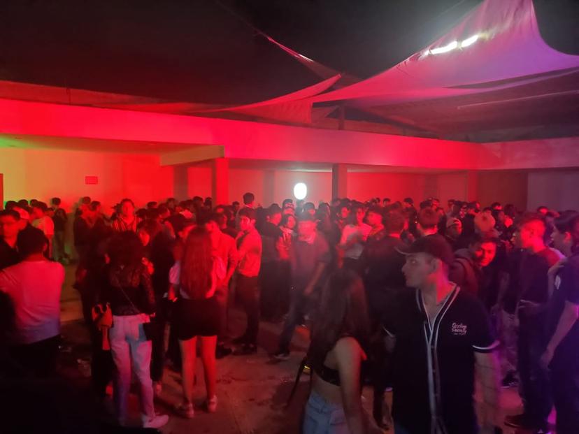 Clausuran fiesta de graduación de menores de edad en Tehuacán