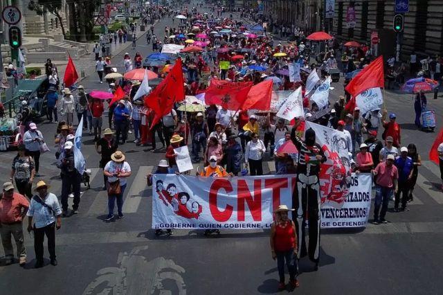 CNTE convoca megamarcha y paro nacional de maestros el 15 de mayo