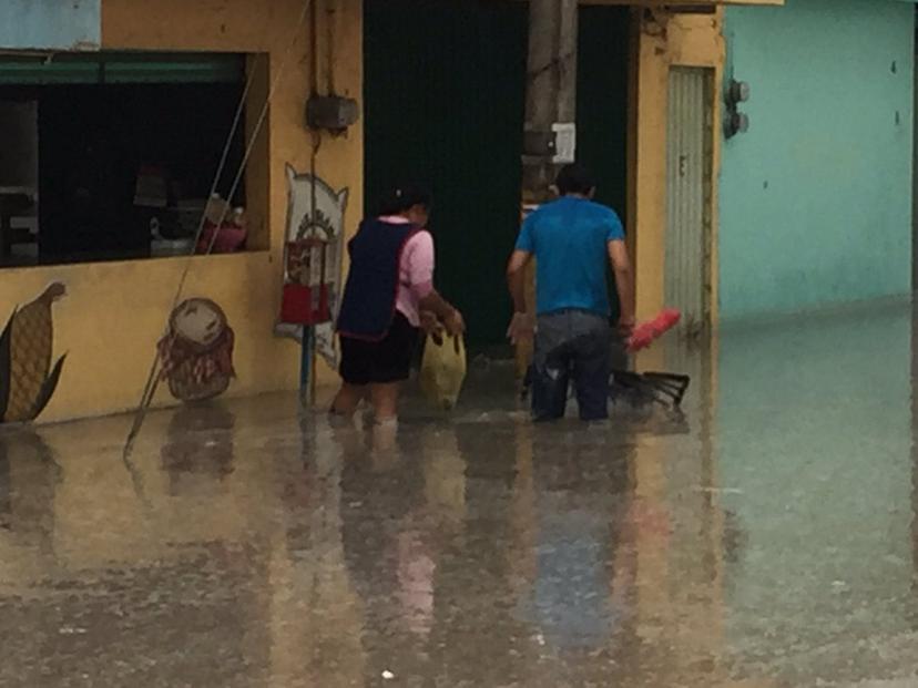 Lluvia inunda y cierra vialidades en Puebla y Cholula