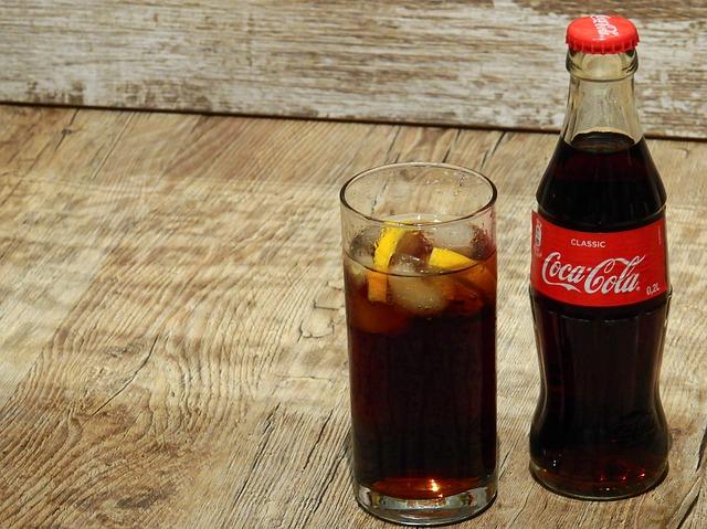 Coca-Cola se niega a nuevo etiquetado y se ampara