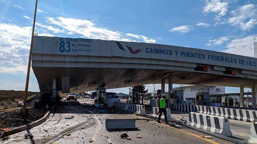 VIDEO Colapsa caseta de peaje en Baja California