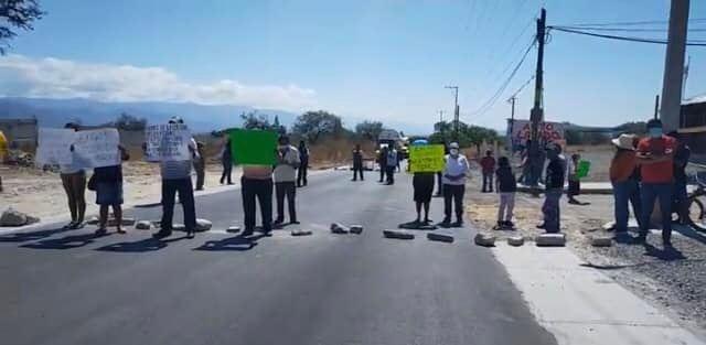 Bloquean libramiento Tecnológico-San Marcos en Tehuacán