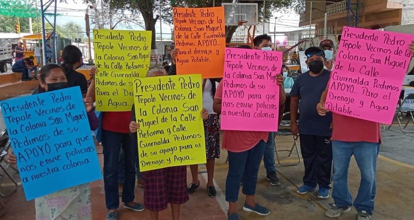 Vecinos protestan por presencia de sujetos armados en colonia de Tehuacán