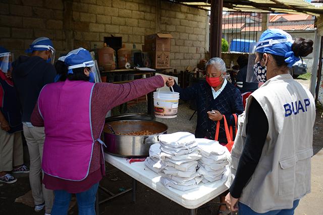 BUAP instala comedores comunitarios para personas vulnerables