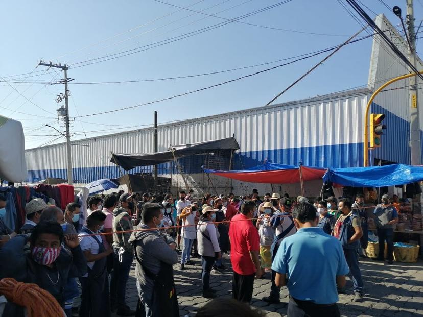 Protestan comerciantes del mercado La Purísima ante invasión de ambulantaje en Tehuacán