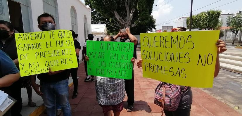 Comerciantes protestan y acusan despojo de espacios en La Purísima