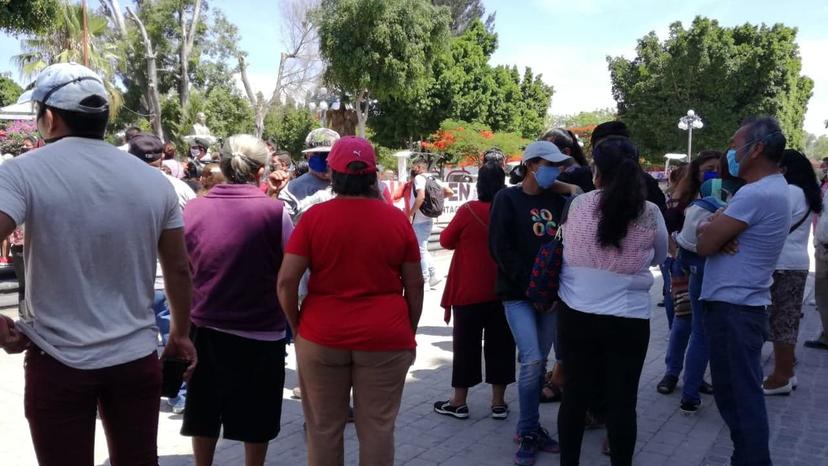 Protestan tianguistas de Tehuacán ante incumplimiento de entrega de despensas