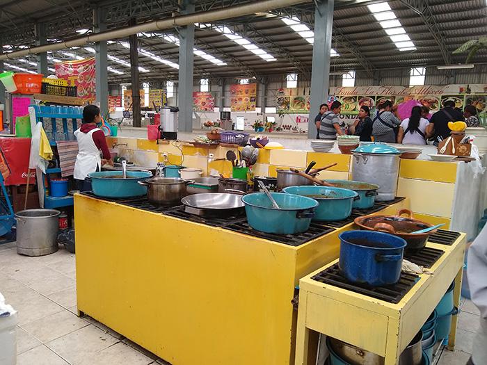 Vendedoras de comida siguen aguantando la contingencia en Tehuacán