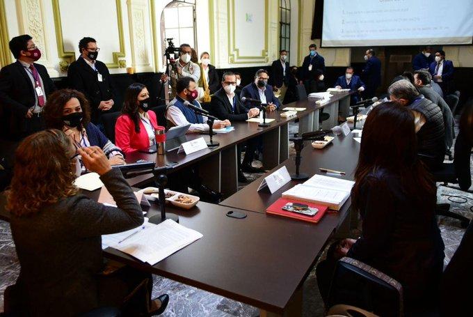 VIDEO Rivera estuvo presente sólo en el arranque de su comparecencia ante diputados