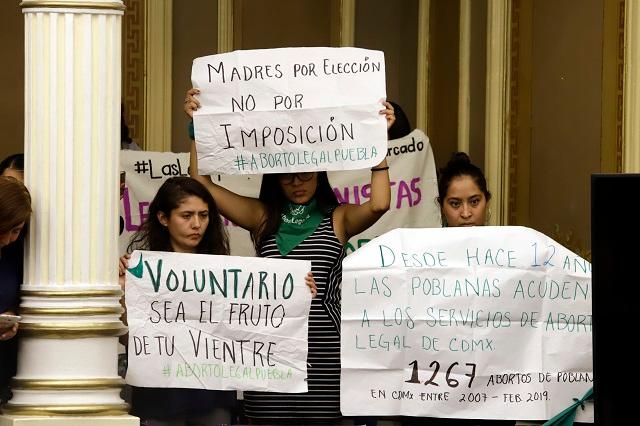 Propone Barbosa reducir penas a mujeres que aborten en Puebla