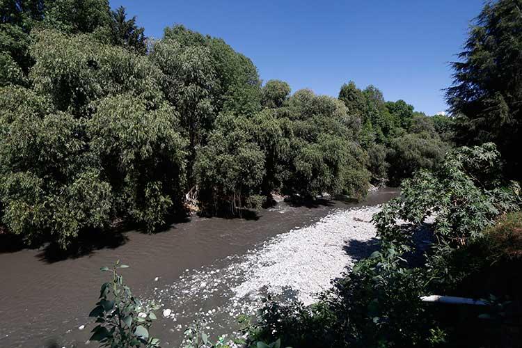 Buscan en San Andrés Calpan a niño que cayó en río al recoger leña