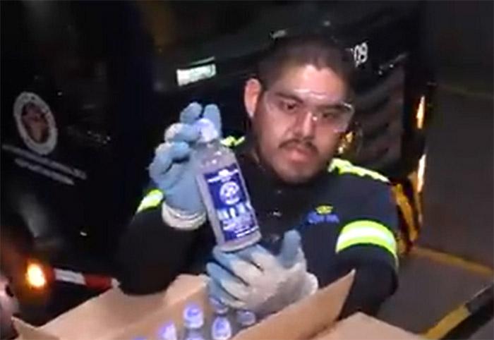 Grupo Modelo entrega al IMSS gel antibacterial hecho con cerveza