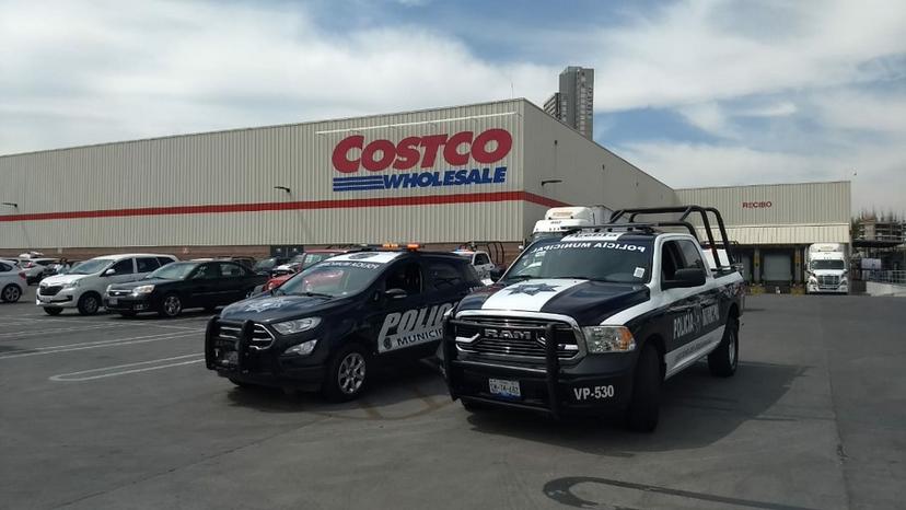 Dos muertos y un herido deja balacera en Costco de Angelópolis