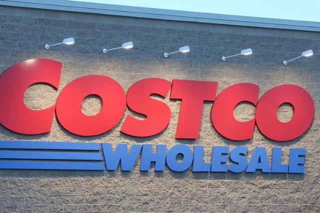 Afluencia masiva en Costco Angelópolis genera largas filas 