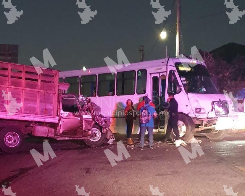 Choque en carretera Tehuacán-Teotitlán deja 6 lesionados